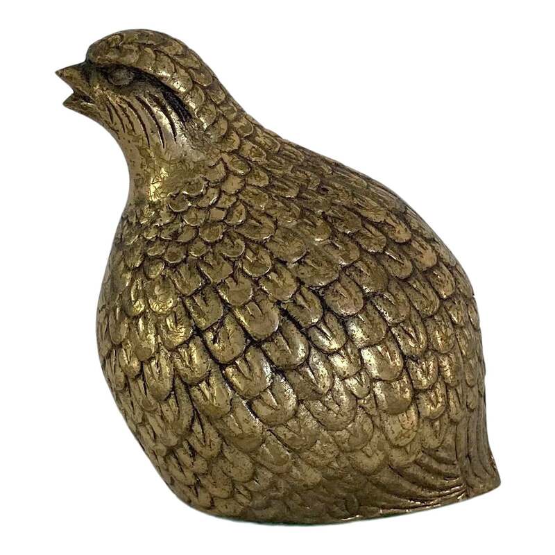 When placed atop a stack of books on a shelf or coffee table or as a paperweight in your office this vintage brass quail adds a pop of sophisticated fun! Has green felt bottom.