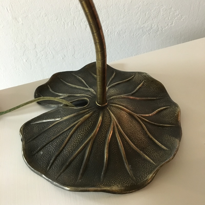 Lily pad base lamp